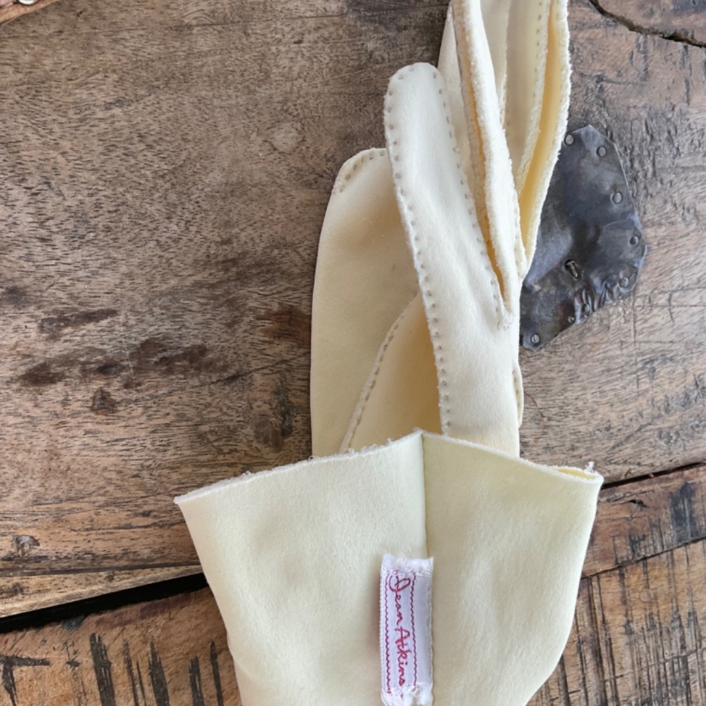 7 pair vintage gloves,neutral colors.Medium. - Picture 10 of 15